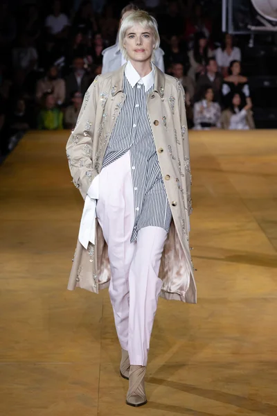 Look 19